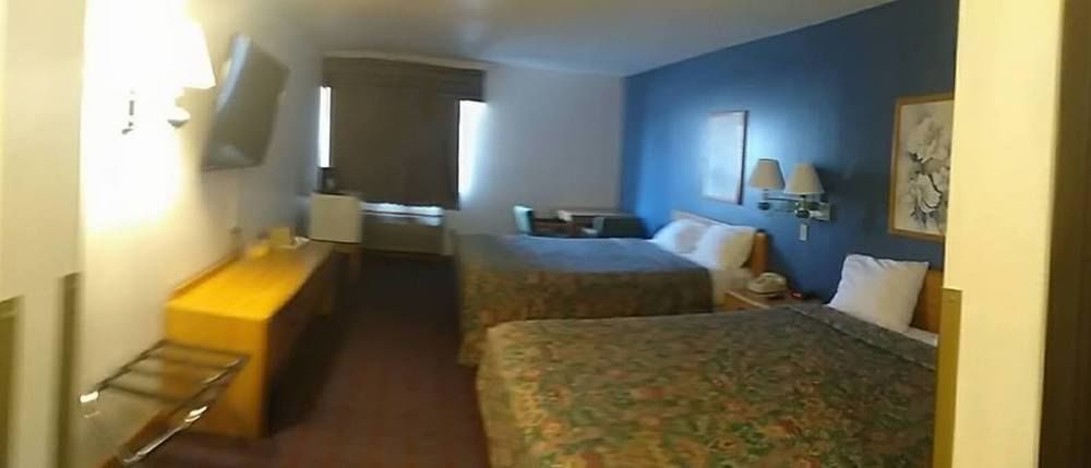 Rodeway Inn *